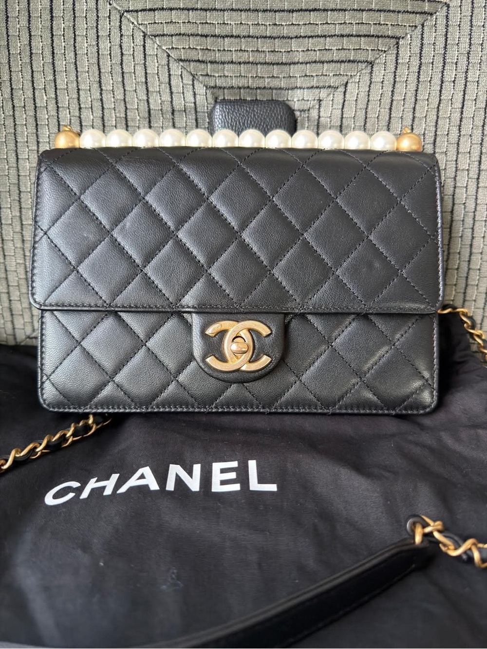 🌸CHANEL Chic Pearl Flap Bag🌸
